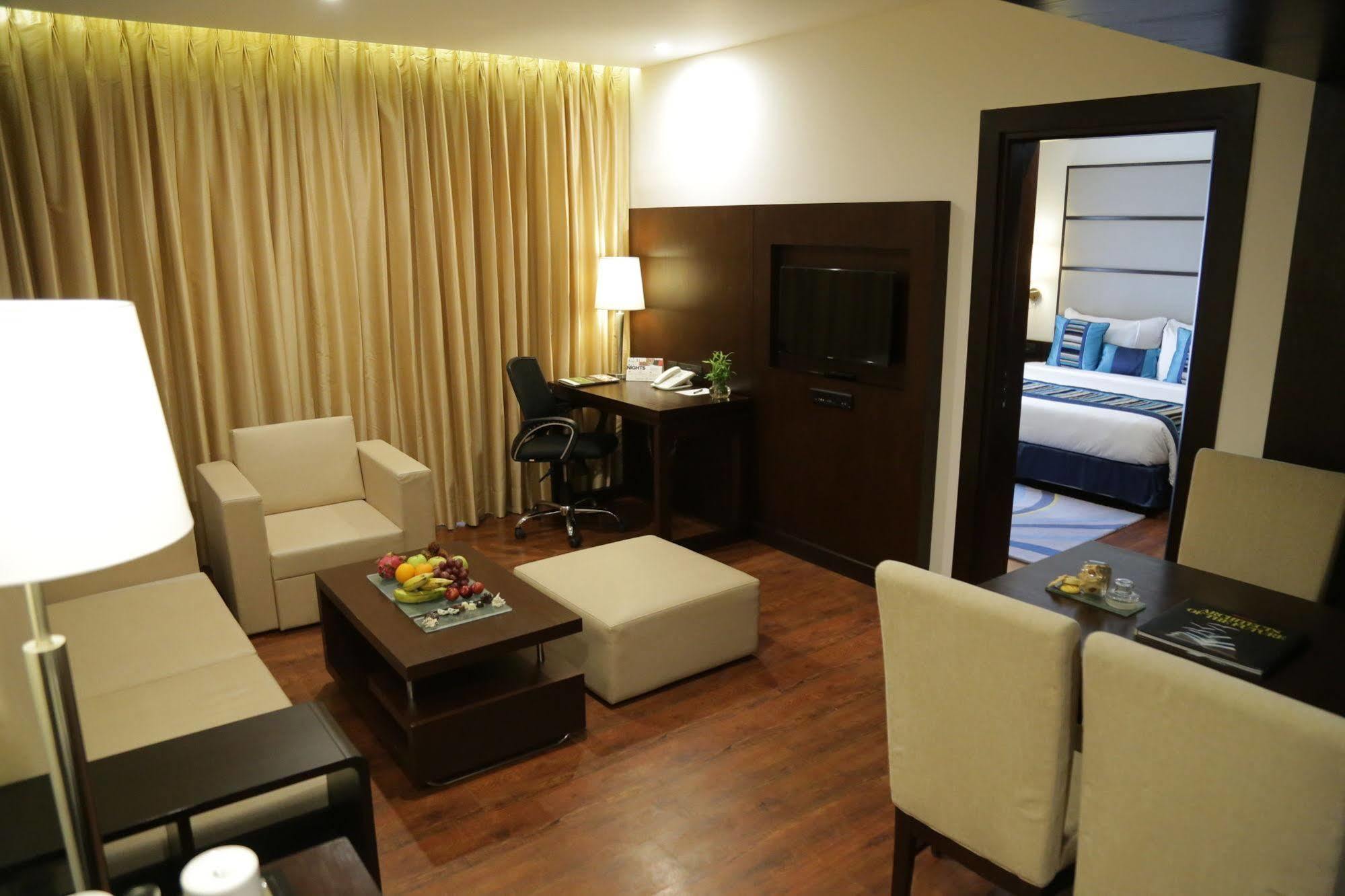 Country Inn & Suites By Radisson, Bhiwadi Bagian luar foto